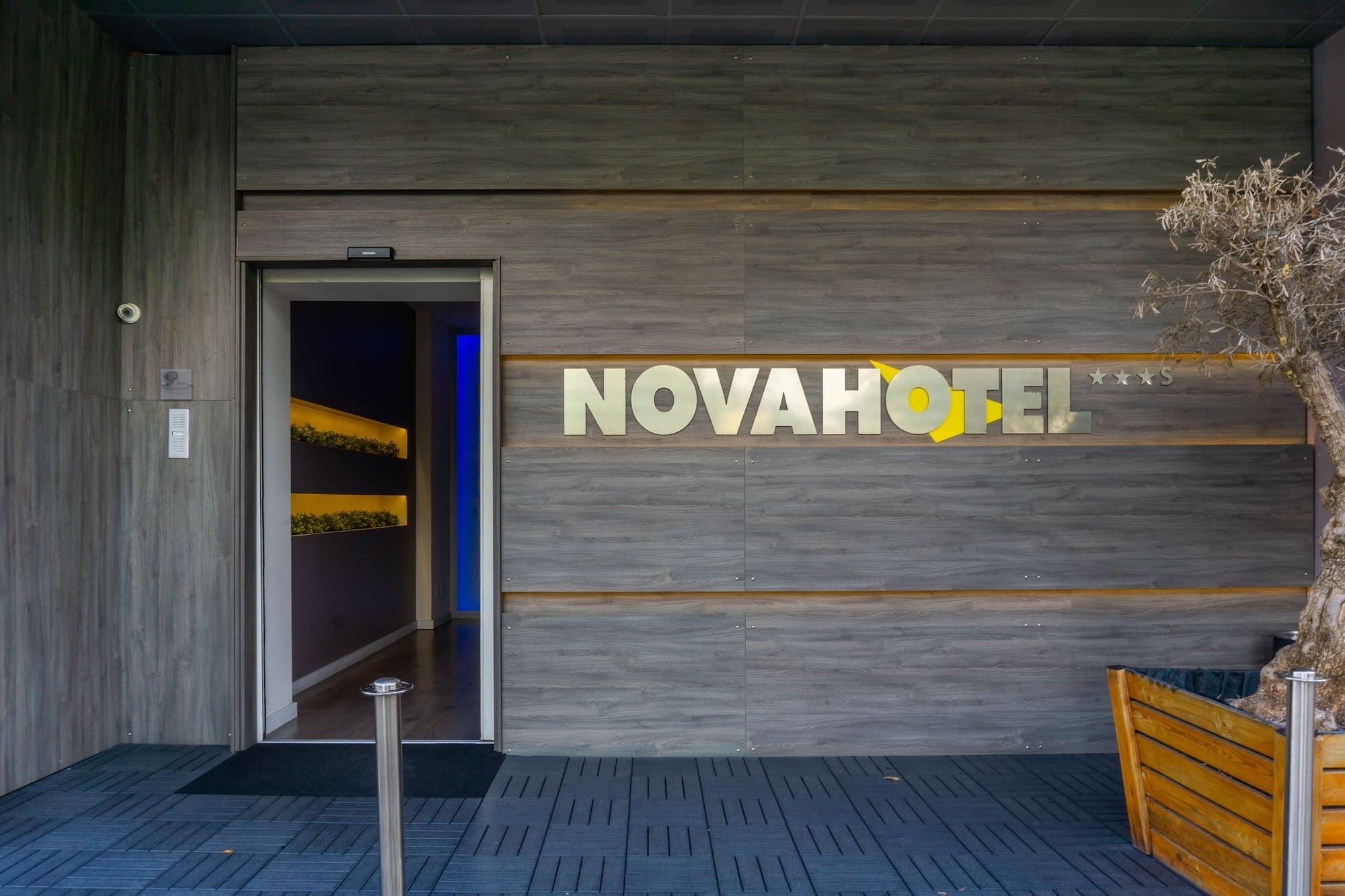 ***NOVA HOTEL